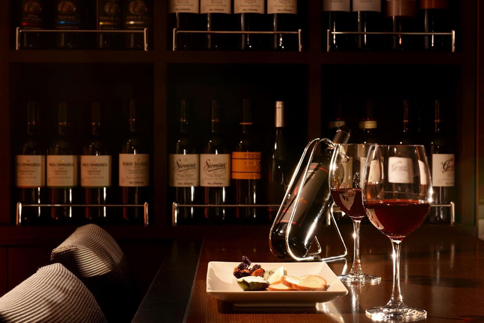 The Tokyo Station Hotel Εξωτερικό φωτογραφία Wine and cheese
