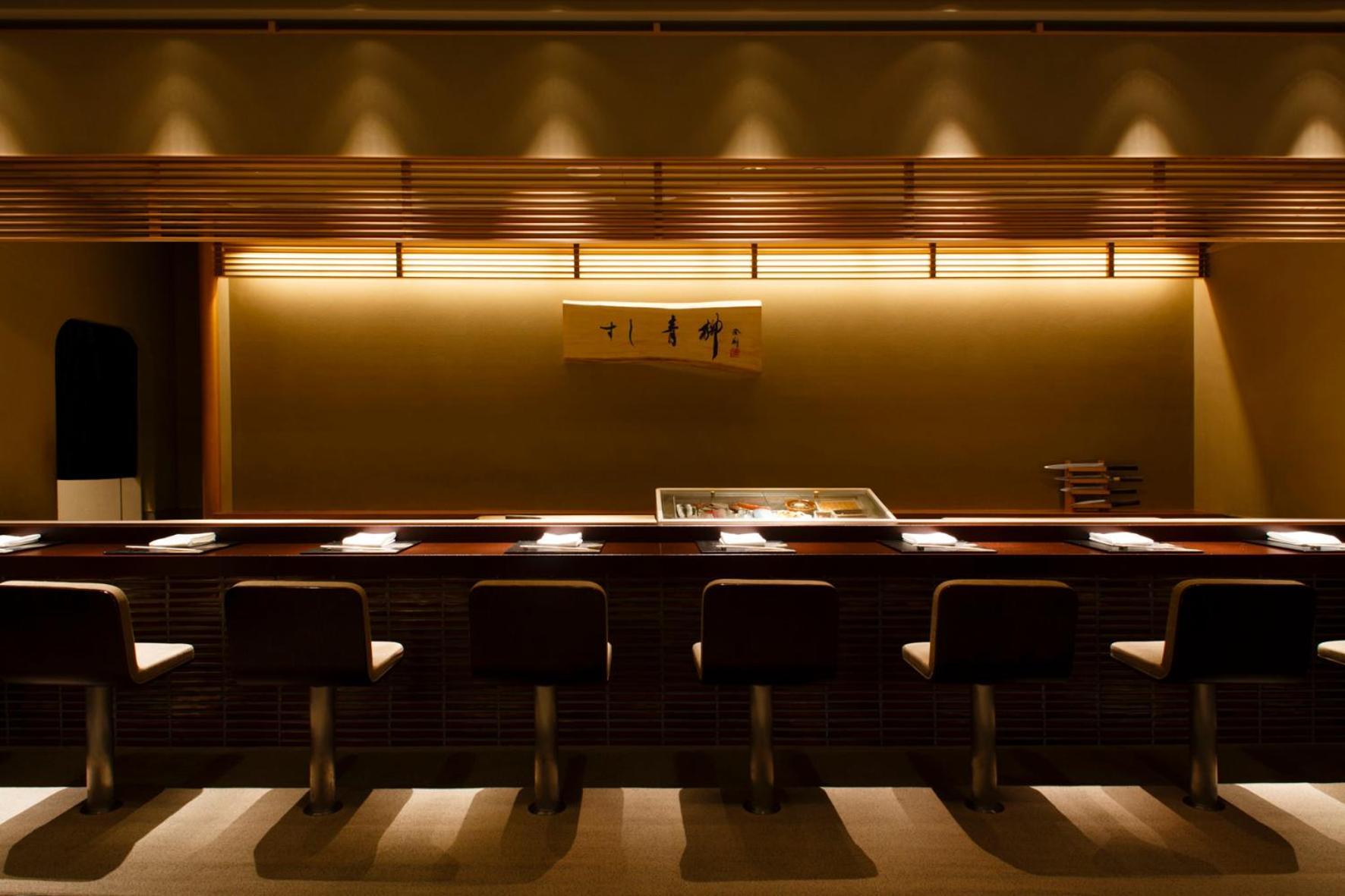 The Tokyo Station Hotel Εξωτερικό φωτογραφία A sushi bar in Tokyo