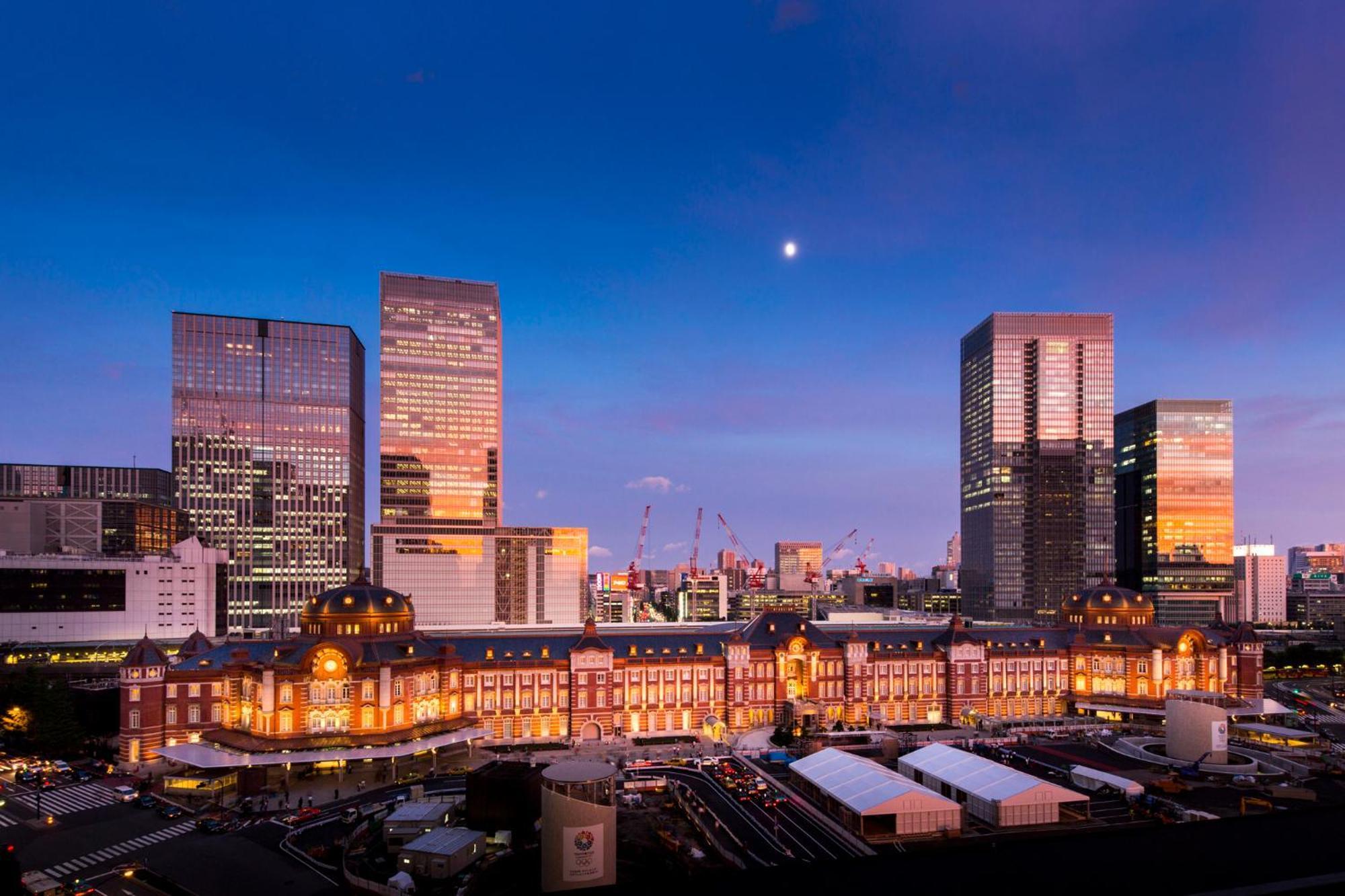 The Tokyo Station Hotel Εξωτερικό φωτογραφία The station at night