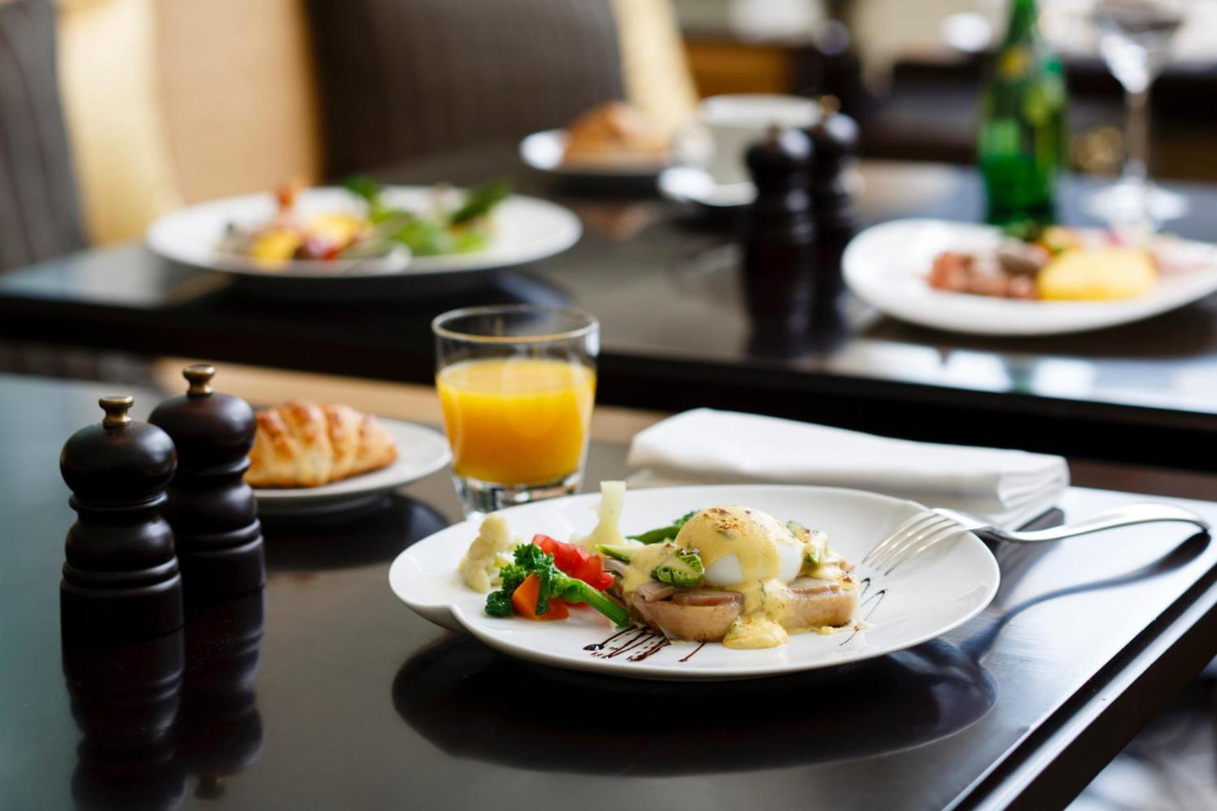 The Tokyo Station Hotel Εξωτερικό φωτογραφία A meal at a restaurant