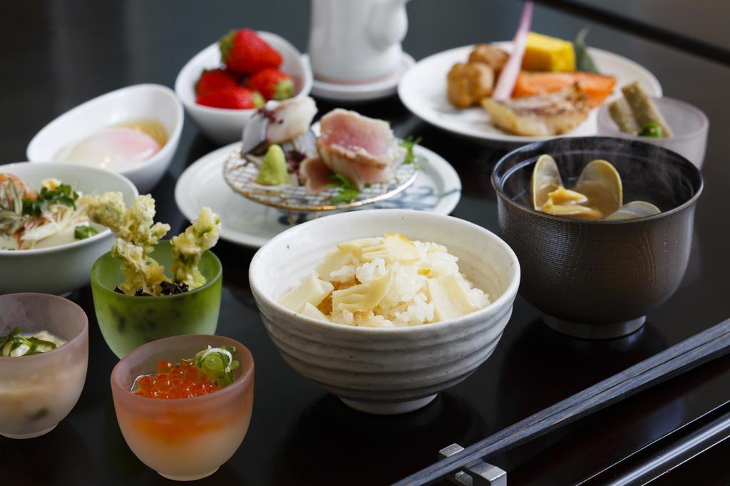 The Tokyo Station Hotel Εξωτερικό φωτογραφία A Japanese breakfast
