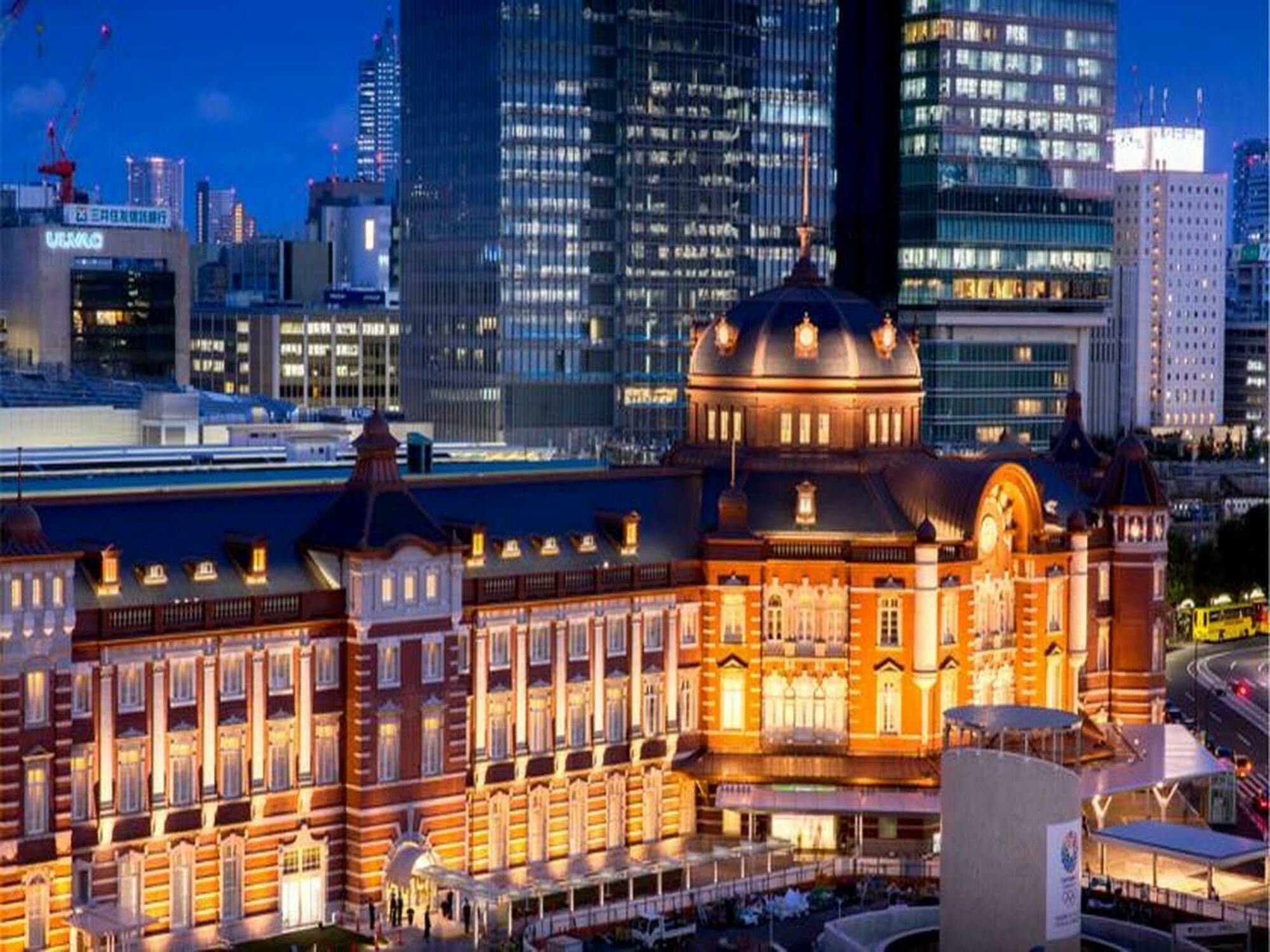 The Tokyo Station Hotel Εξωτερικό φωτογραφία The station building at night
